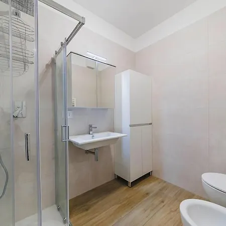 Apartment Little - Elegant & Quiet With Balcony Near Center