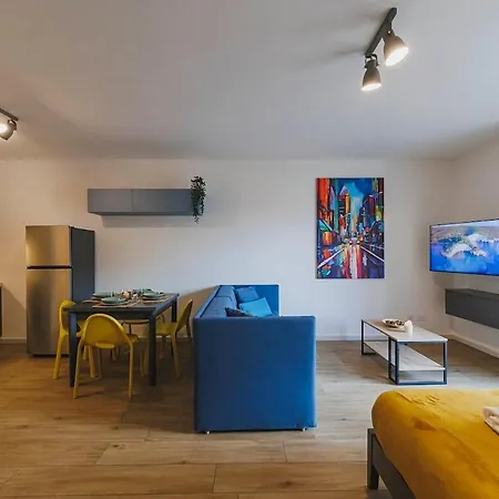 Little - Elegant & Quiet With Balcony Near Center Apartment