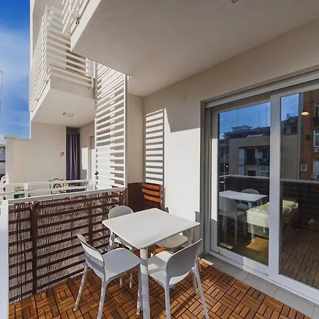 Apartment Little - Elegant & Quiet With Balcony Near Center