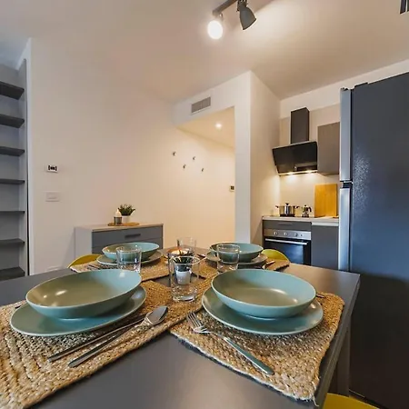 Little - Elegant & Quiet With Balcony Near Center Apartment Bari