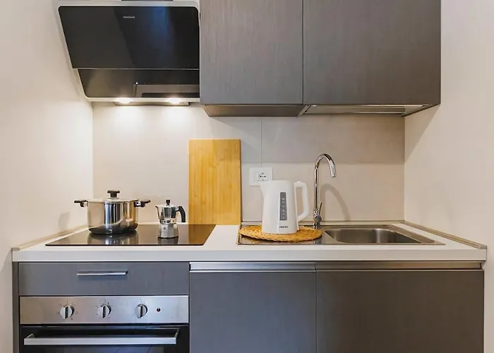 Apartment Little - Elegant & Quiet With Balcony Near Center Bari