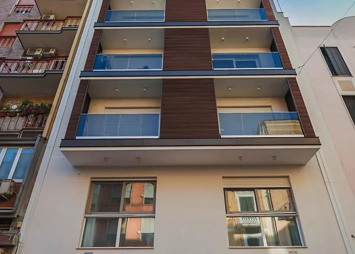 Little - Elegant & Quiet With Balcony Near Center * Bari