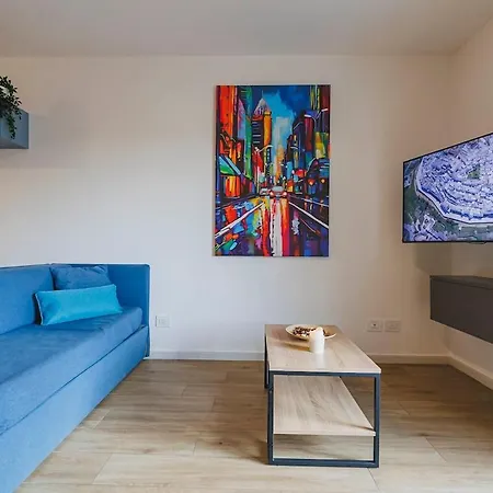 Apartment Little - Elegant & Quiet With Balcony Near Center