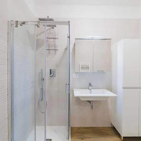 Little - Elegant & Quiet With Balcony Near Center Apartmán *