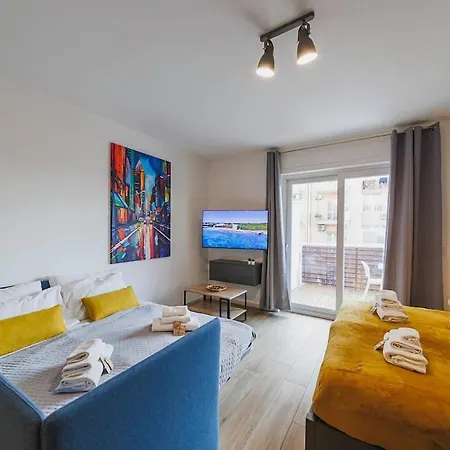 Apartment Little - Elegant & Quiet With Balcony Near Center Bari