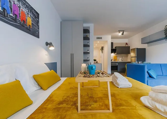 Little - Elegant & Quiet With Balcony Near Center Bari