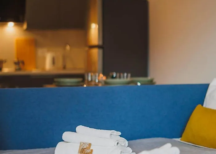 Apartment Little - Elegant & Quiet With Balcony Near Center *