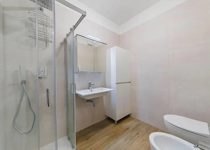 Apartment Little - Elegant & Quiet With Balcony Near Center