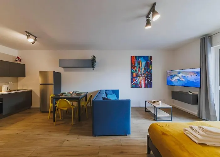 Little - Elegant & Quiet With Balcony Near Center Apartment