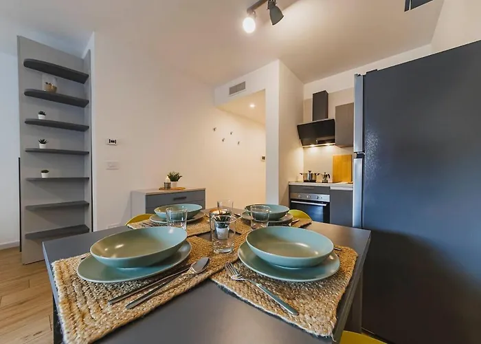 Little - Elegant & Quiet With Balcony Near Center Apartment Bari