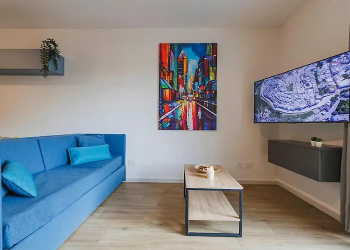 Apartment Little - Elegant & Quiet With Balcony Near Center