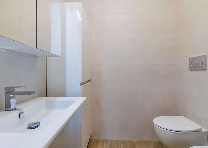 Little - Elegant & Quiet With Balcony Near Center * Bari